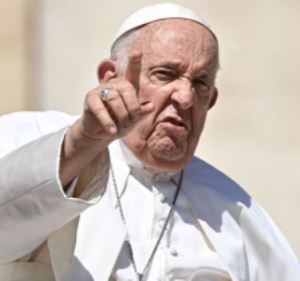 Pseudopapie Franciszek-Bergoglio pokazuje rodkowy palec