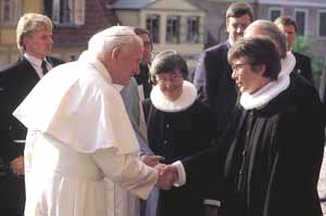 Apostata pseudopapież Karol Wojtyła i luteranki