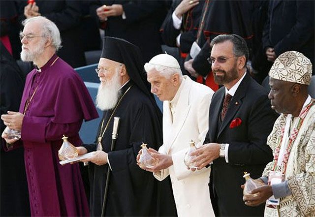 Heretyk pseudopapież Joseph Ratzinger w Asyżu na spędzie apostatów i pogan
